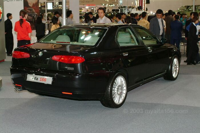 Alfa Romeo 166 at the Thailand International Motor Expo 2003. Photo: Wisrute Buddhari.