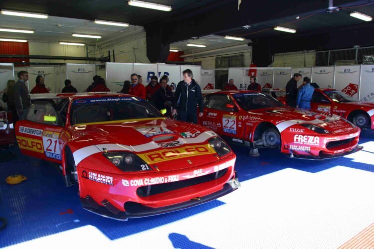 click here to view this images of the Care Racing Ferraris in their pit garage in high resolution