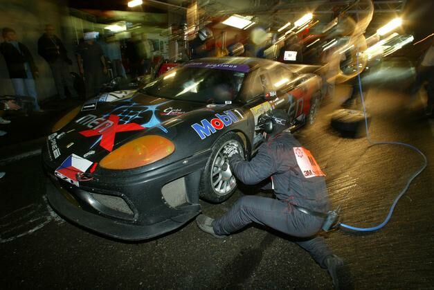 night time pitstop for the Menx Ferrari 360 Modena on its way to third in N-GT at Spa
