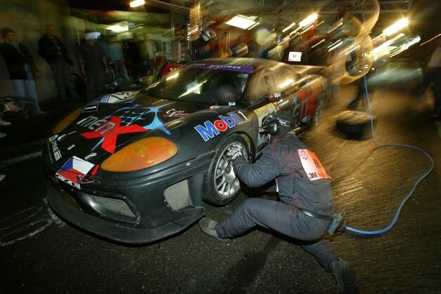 night time pitstop for the Menx Ferrari 360 Modena on its way to third in N-GT at Spa