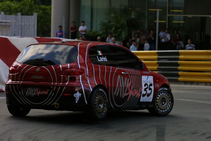Nicola Larini in his Nordauto Alfa 147 Cup at the 2002 Macau Touring Car race